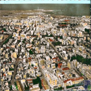 Casablanca - vue aérienne - Quartier Bourgogne, dans le fond, le phare d\'El-Hank et l\'océan