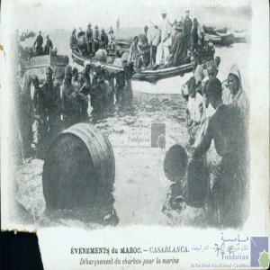 Evénements du Maroc - Casablanca - débarquement du charbon pour la marine