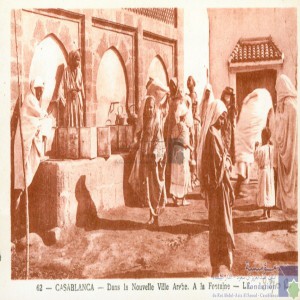 Casablanca - dans la nouvelle ville arabe - à la fontaine