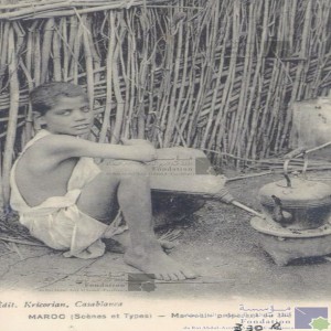Marocain préparant du thé