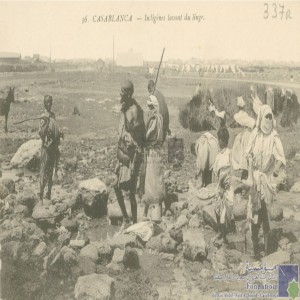 Casablanca - indigènes lavant du linge