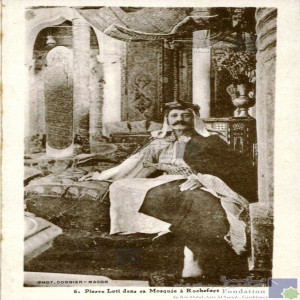 Pierre Loti dans sa mosquée à Rochefort