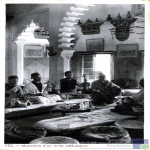Fès - musiciens d\'un riche café maure