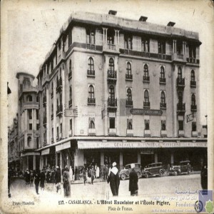 Casablanca - l\'Hôtel Excelsior et l\'Ecole Pigier - Place de France