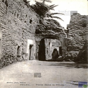 Tolga - porte dans le village