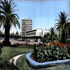 Casablanca - jardin devant le Palais de Justice