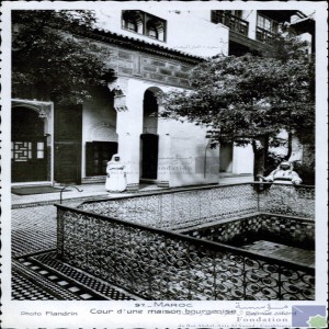 Cour d\'une maison bourgeoise