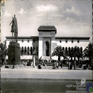 Casablanca - le Palais de Justice et la statue du Maréchal Lyautey