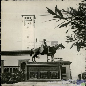 Casablanca - les Services municipaux et la statue du Maréchal Lyautey (Cogné, statuaire)