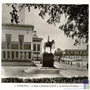 Casablanca - la statue du Maréchal Lyautey et les Services municipaux