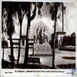 Casablanca - le Monument de la Victoire, le Palais de Justice et les Services municipaux