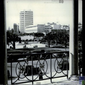 Casablanca, du Palais de Justice - la Place administrative, la statue du Maréchal Lyautey et l\'immeuble Résidence