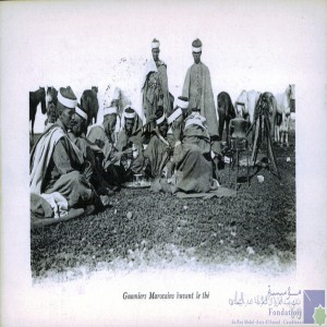 Goumiers marocains buvant le thé