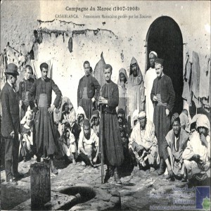 Campagne du Maroc (1907-1908) - Casablanca - prisonniers marocains gardés par les zouaves