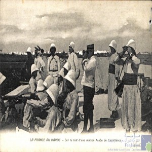La France au Maroc - sur le toit d\'une maison arabe de Casablanca