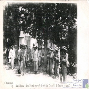 Casablanca - les blessés dans le jardin du Consulat de France (9 août)