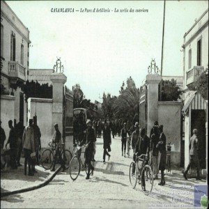 Casablanca - le parc d\'artillerie - la sortie des ouvriers