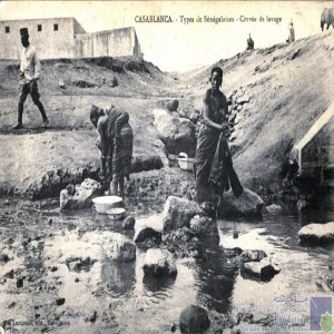Casablanca - types de Sénégalaises - corvée de lavage