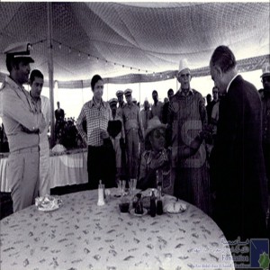 [Skhirat - Sa Majesté le Roi Hassan II avec ses proches collaborateurs]