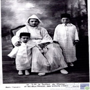 S. M. le Sultan du Maroc et les deux princes, ses enfants (1937)