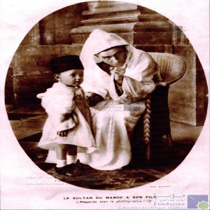 Le Sultan du Maroc à son fils : regard bien le photographe