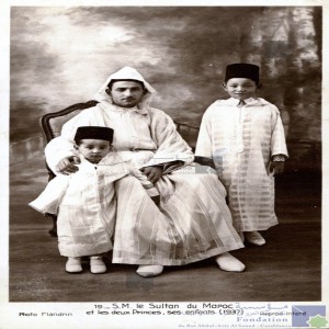 S. M. le Sultan du Maroc et les deux princes, ses enfants (1937)