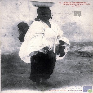 Casablanca - Sénégalaise et son petit en ville