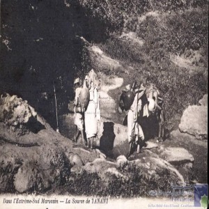 Dans l\'extrême-sud marocain - la source de Tanant
