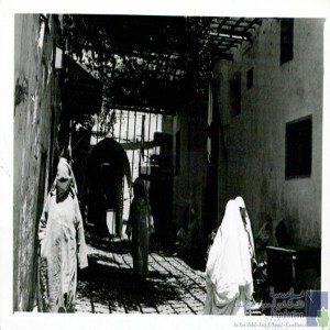 [Fez - une rue couverte dans la médina]