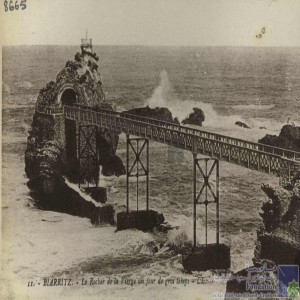 Biarritz - le Rocher de la Vierge un jour de gros temps