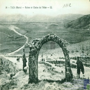 Taza - ruines et chaîne de l\'Atlas