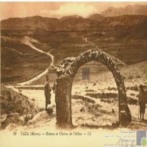 Taza - ruines et chaîne de l\'Atlas