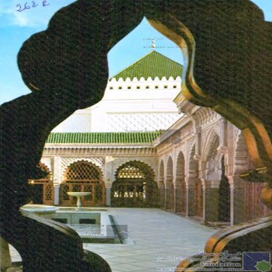 Rabat - le Mausolée Mohammed V (architecte-maître d\'oeuvre M. Vo Toan) - regard sur la grande cour de la mosquée