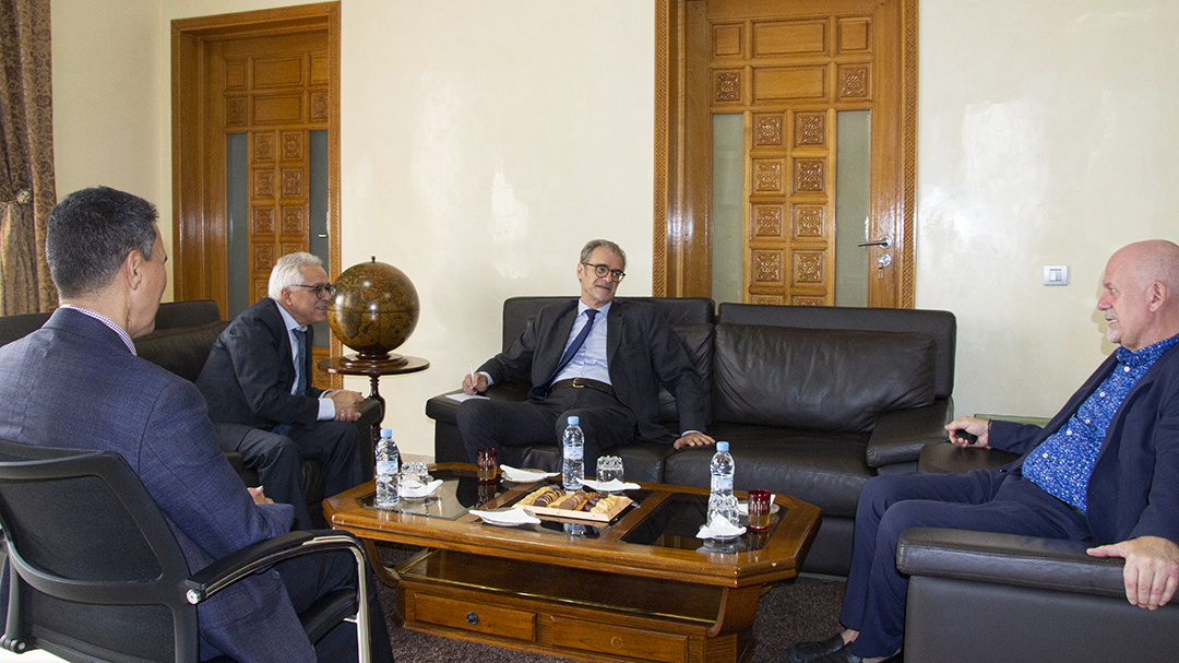 Le Consul général de France à Casablanca en visite à la bibliothèque de la Fondation