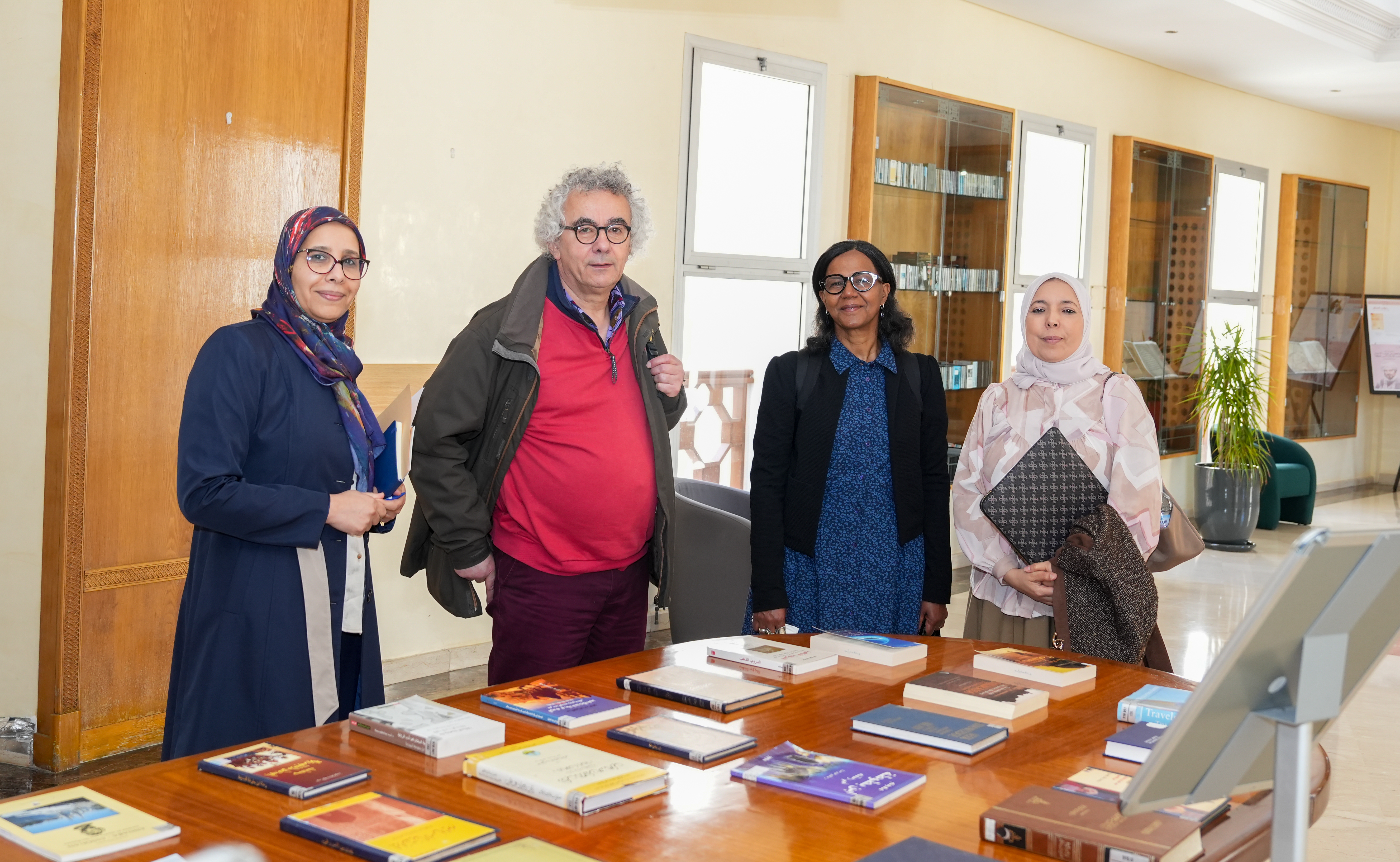 La Fondation a accueilli, le 14 avril 2026, Mme Sanaa Doukkali, professeure à la Faculté des Sciences Juridiques, Economiques et sociales Ain Chock de Casablanca, Mme Mina Kleiche Dray, directrice de recherche à l’Institut de Recherche pour le Développement (IRD), ainsi que M. Pier Luigi Rossi, ingénieur de recherche au sein du même institut et expert en bibliométrie, et ce dans le cadre d’une visite scientifique visant à consulter le fonds documentaire en lien avec leurs domaines d’expertise.
